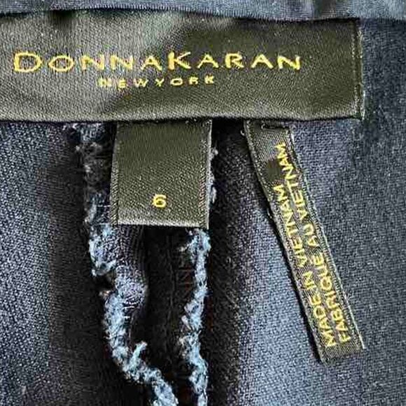 DKNY Women's Dark Blue Skinny Elastic Pants  zipper at the Bottom  size 6 - Picture 2 of 13